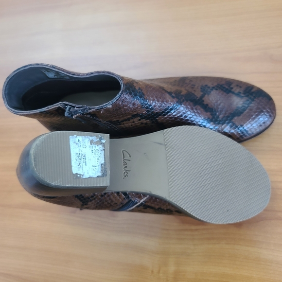 Clarks Mila Myth Ladies Tan Snake Print Leather Ankle Boots‎ 7M - Picture 7 of 7